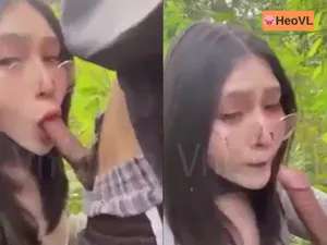 đi dã ngoại tiện nện ghệ ở trong rừng