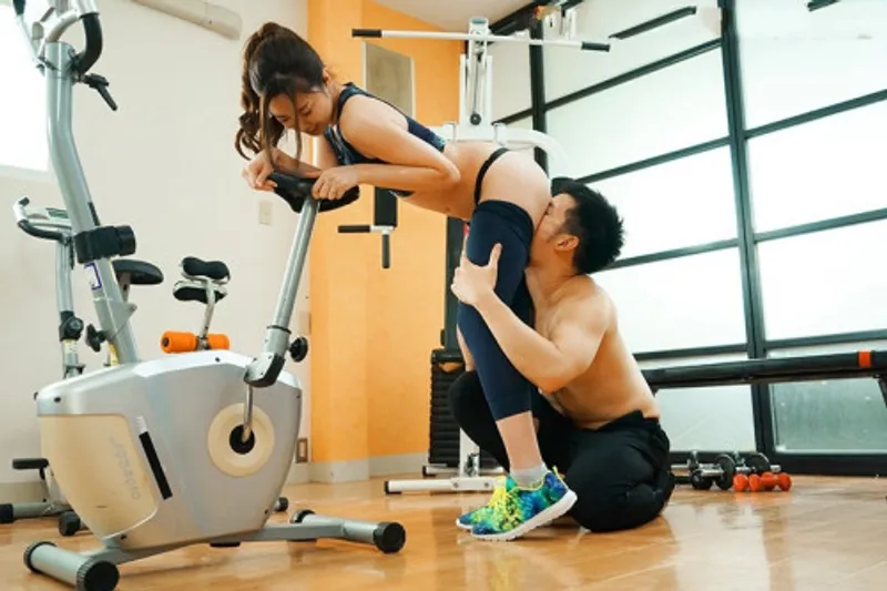 Xin chồng yêu đi tập gym, vợ cắm sừng với anh pt