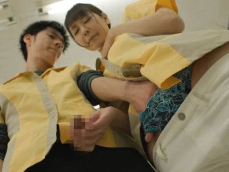 điên cuồng nện cô đồng nghiệp nứng lồn trong siêu thị mini