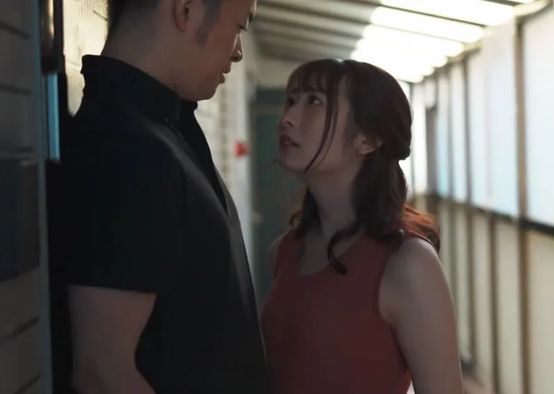 Người vợ mang thai, tôi bị cuốn hút bởi vợ nhà sát bên thường ở nhà một mình