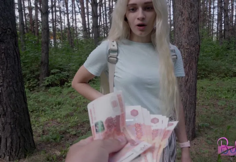 Dùng tiền gạ quan hệ gấu hám tiền ngay trong rừng vắng vẻ